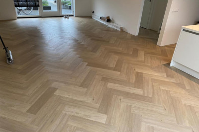 Therdex Chevron 6042 visgraatvloer in Dronten